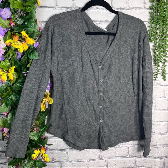 ¥💙2/$40💙NWT SO Grey Long Sleeve Button Down Lightweight Cardigan Size Small - Picture 3 of 16